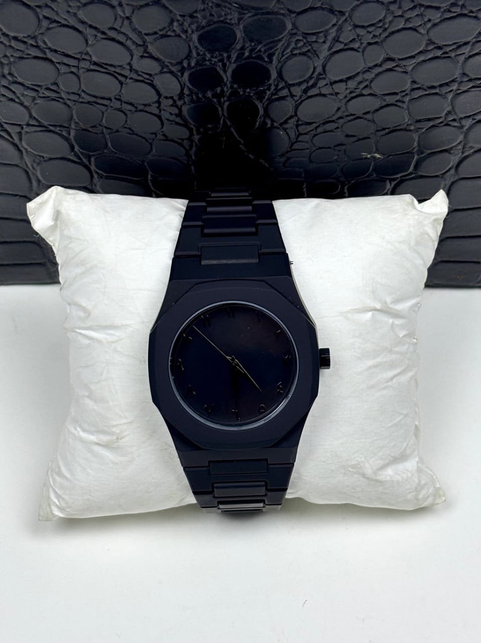 Black Arabic Aura Watch